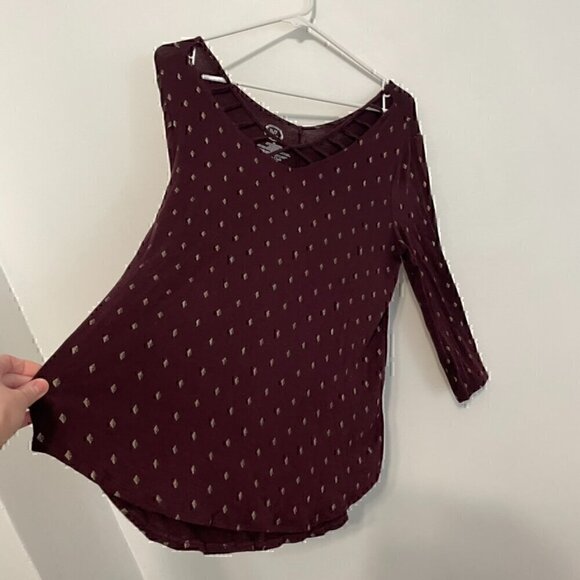 MAURICES 24/7 Patterned Tee Lattice V-Neckline Burgundy Maroon Red 3/4 Sleeve M - Picture 9 of 12